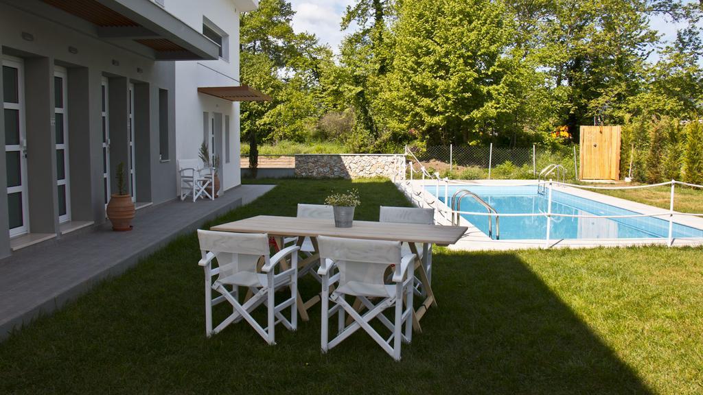 Aristotelia Gi Ikies - Olympiada Poolside Retreats Exterior photo